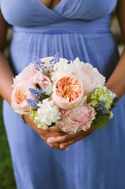 An image of a stunning bridal bouquet that navigates to the wedding content gallery
